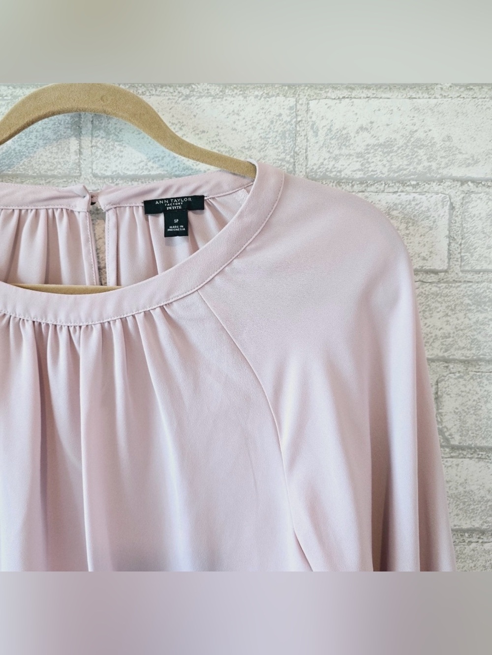Ann Taylor Blush Pink Long Sleeve Pleated Blouse size SMALL PETITE - Picture 2 of 5